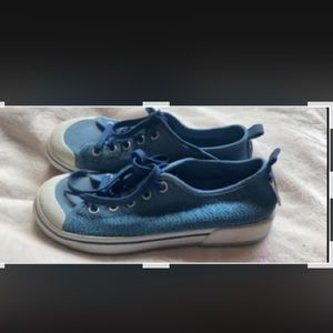 Keen Coronado, size 6